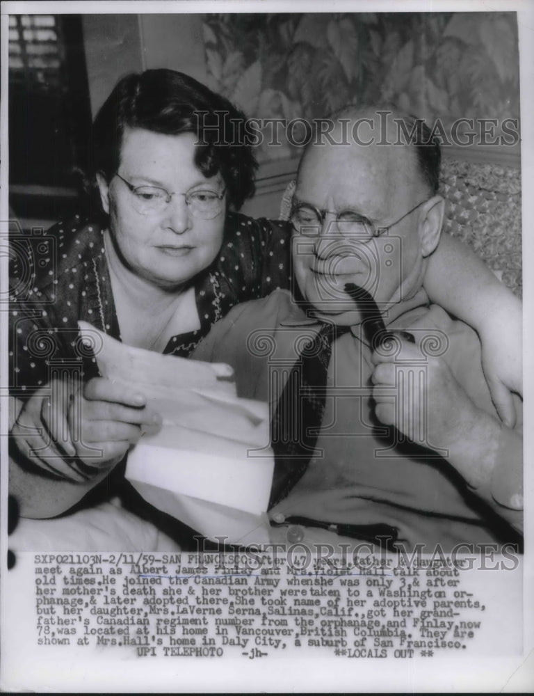 1959 Press Photo San Francisco Albert J Finlay &amp; daughter Mrs V Mail reunite - Historic Images