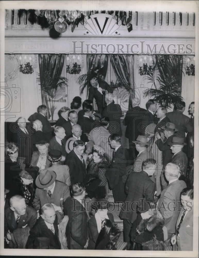 1944 Press Photo Sewell Avery Chairman Montgomery Ward - Historic Images