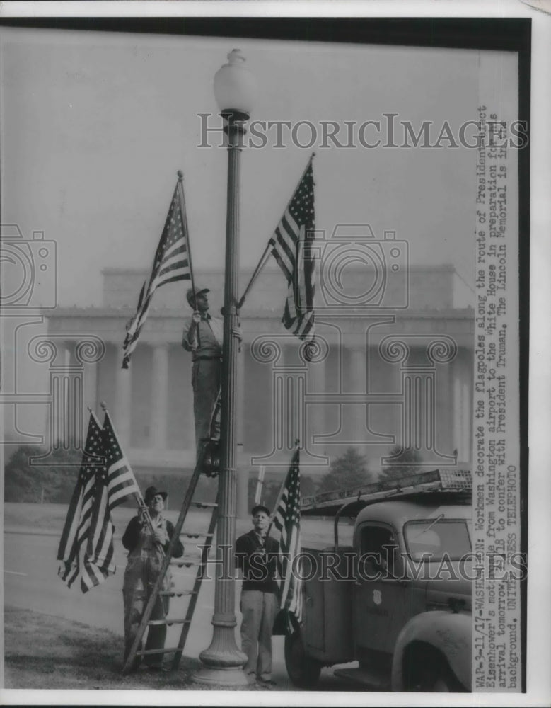 1952 Press Photo D.C. Workmen decorate rte for Eisenhower motorcade - Historic Images