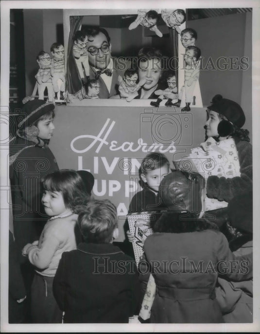1950 Press Photo Charlie Abdoo and Louis Snyder demonstrating puppet show in NY - Historic Images
