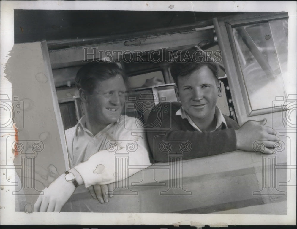 1930 Press Photo Kenneth Hunter &amp; John Hunter flying over Chicago to beat 420 - Historic Images