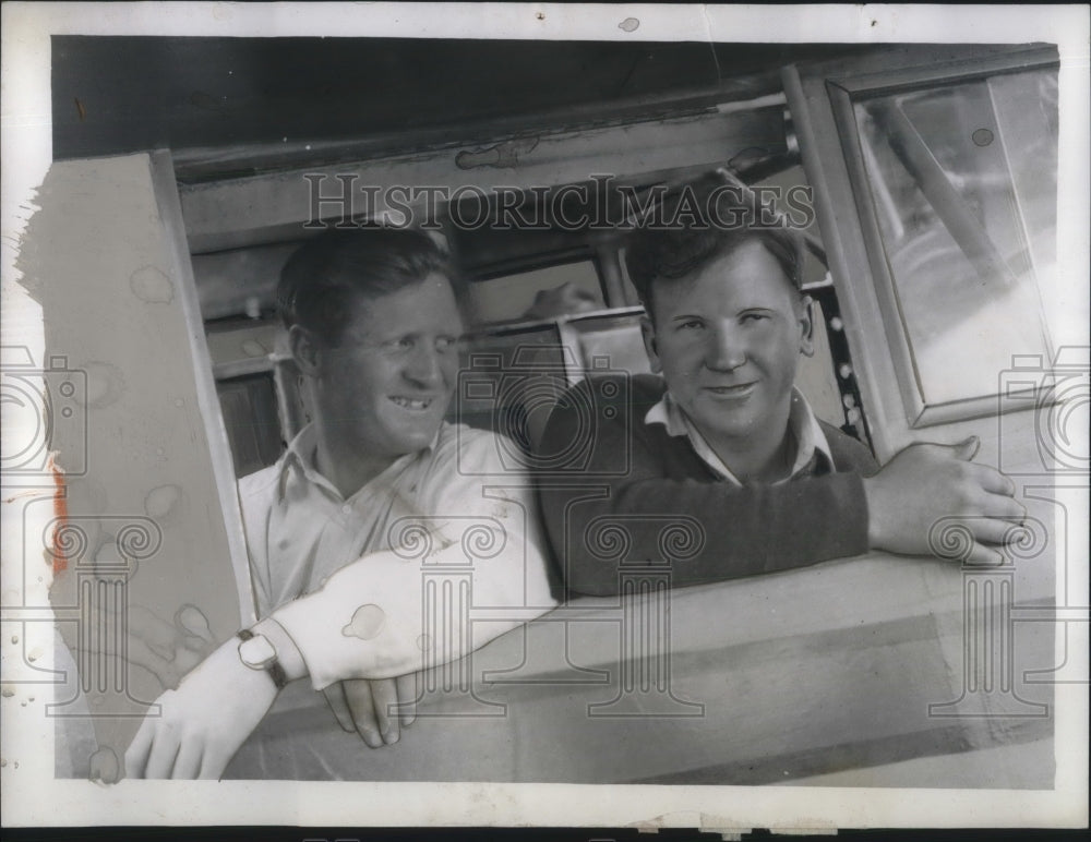 1930 Press Photo Kenneth Hunter & John Hunter flying over Chicago to beat 420 - Historic Images
