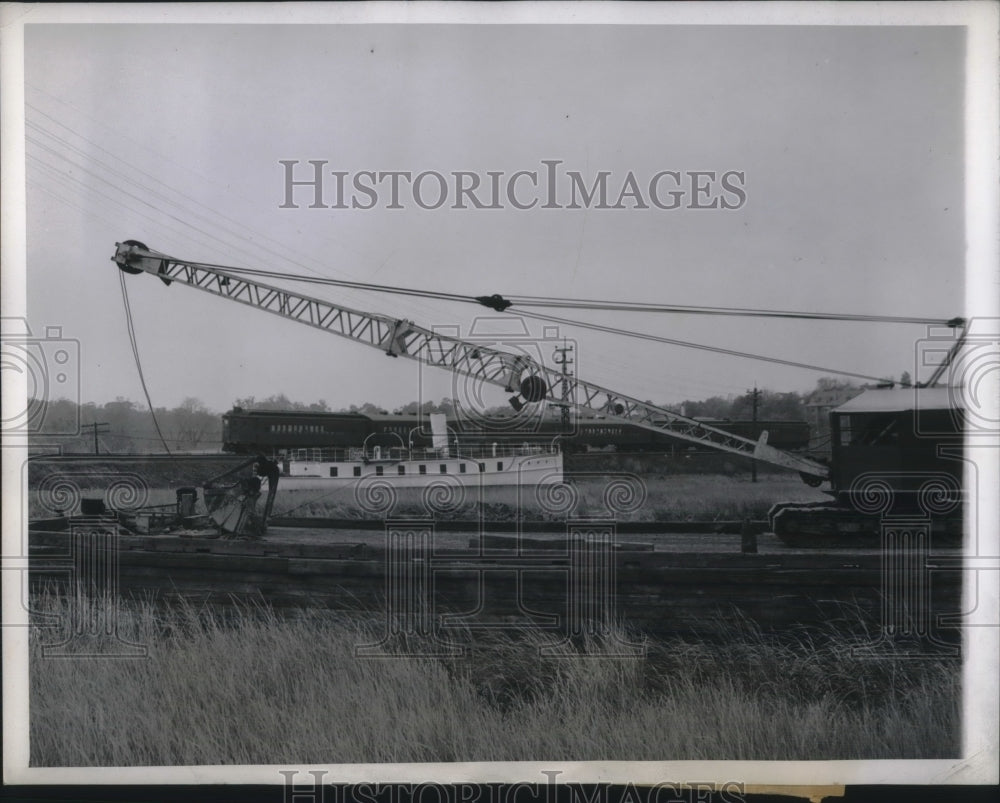 1944 Press Photo Commuters get answer to Hurricane Made problem in New York - Historic Images