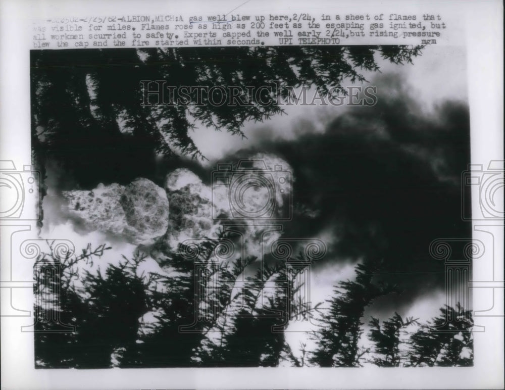 1962 Press Photo Flames From Exploded Gas Well In Albion MI - Historic Images