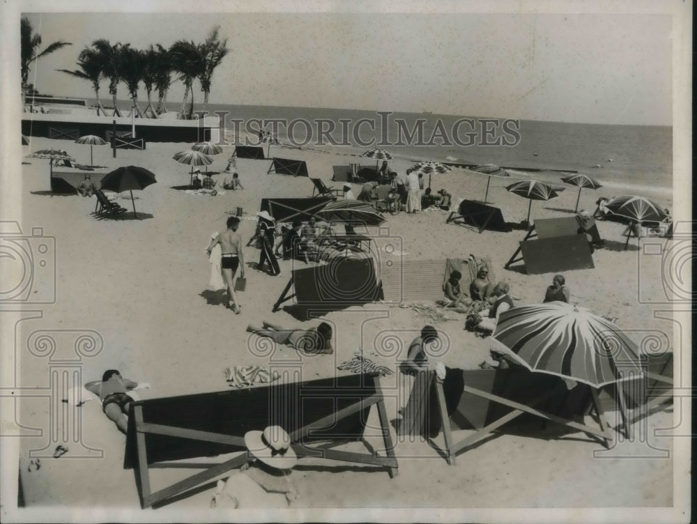 1935 Press Photo Scene At Sea Spray Beach In Palm Beach FL - Historic Images