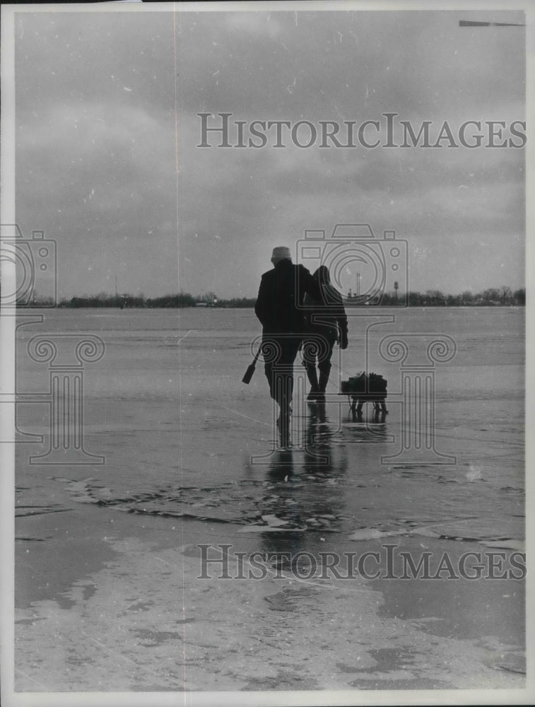 1961 Press Photo Father and Son Ice Fishing, Port Clinton, Ohio - Historic Images