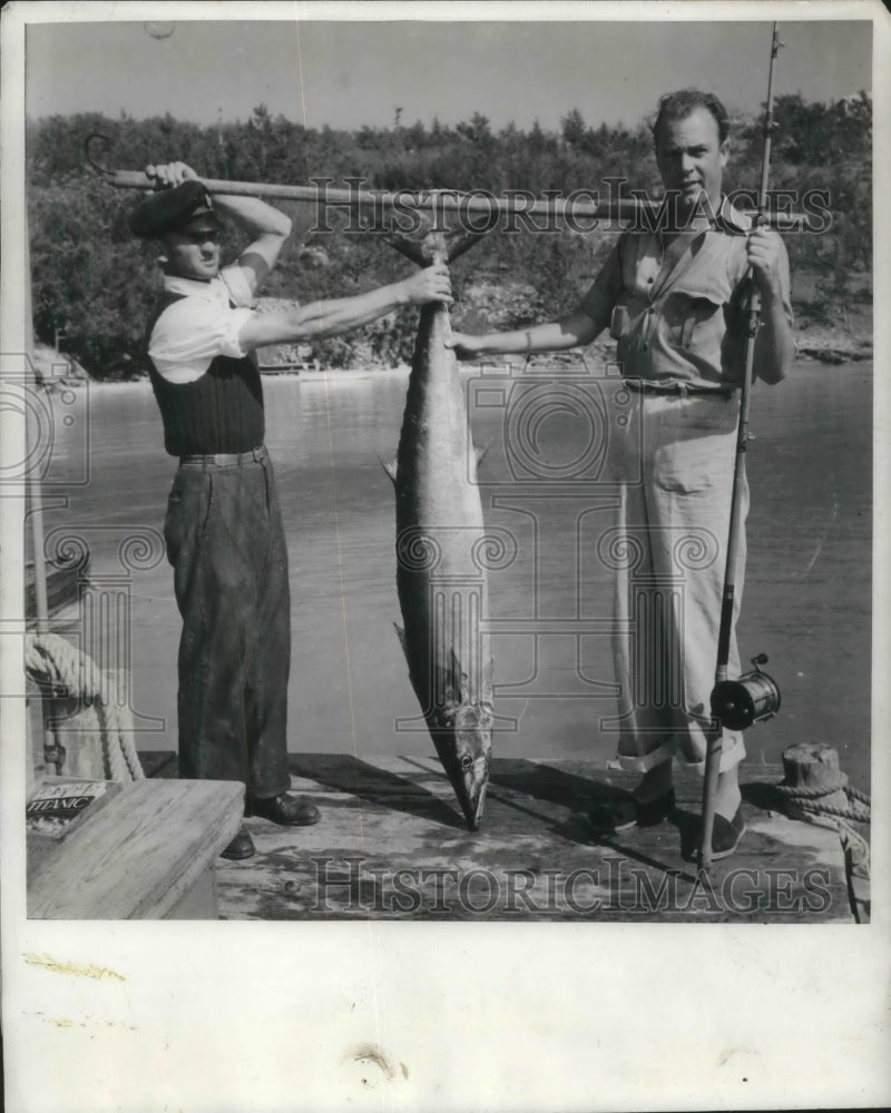 1941 Press Photo Louis Reed Catches 85-Pound Wahoo in Bermuda - Historic Images