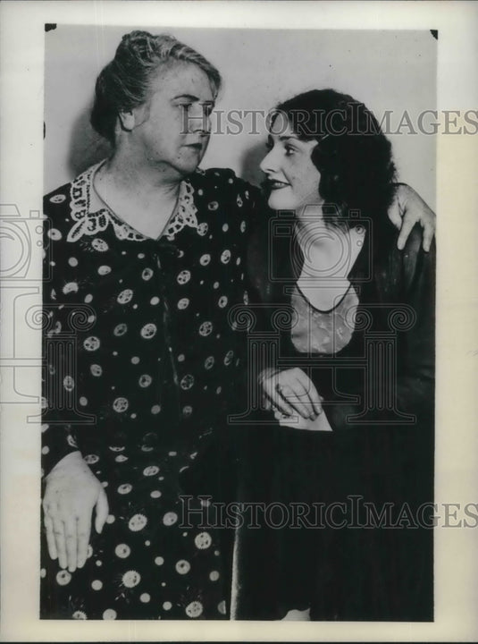 1931 Press Photo Mrs Nelli O'Brien w/ her daughter thankful of son's re-trial - Historic Images