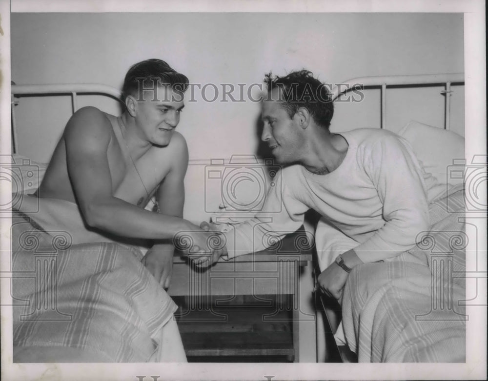 1944 Press Photo Robert Follett, Seaman 1/c &amp; Leon Mailhot, Baker 3/c- Historic Images