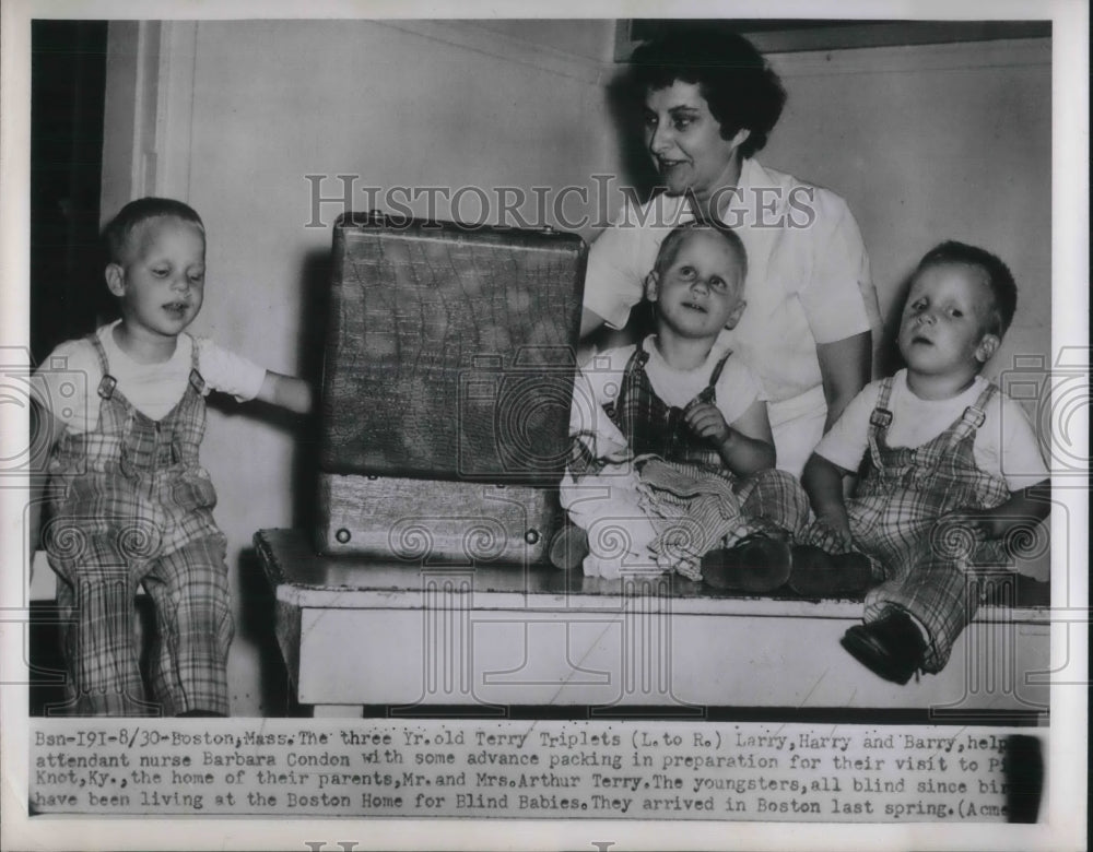 1951 Press Photo Boston Mass. 3 year old triplets Larry, Harry, Barry pack to - Historic Images