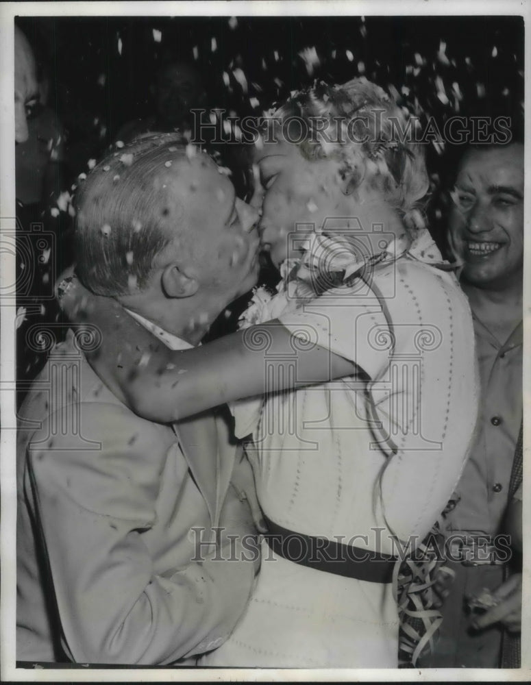 1942 Press Photo Mr. and Mrs. Pat Rooney After Their Marriage - Historic Images