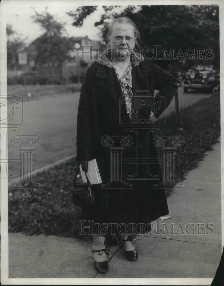 1930 Press Photo Mrs. Mary Hurn arrested twice for Bootlegging. Chicago Illinois - Historic Images