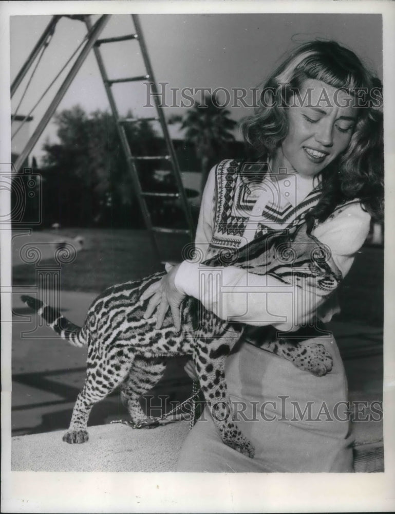 1956 Press Photo Mrs Margret Gillette, Wilbur Clark Desert Inn - Historic Images