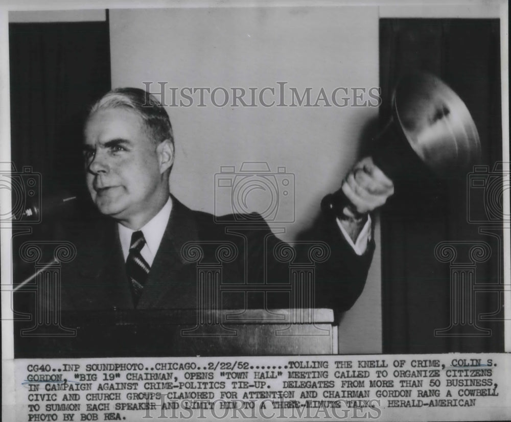 1952 Press Photo Chicago, Colin S Gordon, chairman at toen hall meeting - Historic Images