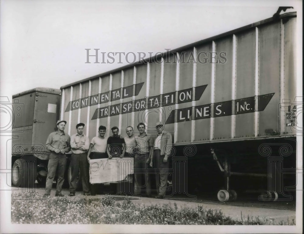 1951 Press Photo Truck Strike Picket Line At Continental Transportation - Historic Images