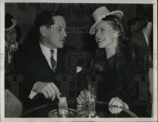 1940 Press Photo Ltr. Jimmy Young After Jail in Japan and Mrs. J. P. McEvoy - Historic Images