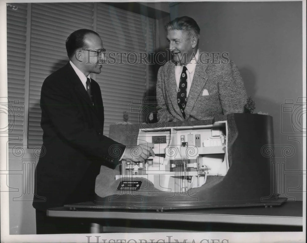 1955 Press Photo Dr. Chauncey Starr Nuclear Engineer And UCLA Dean Talk Reactor - Historic Images