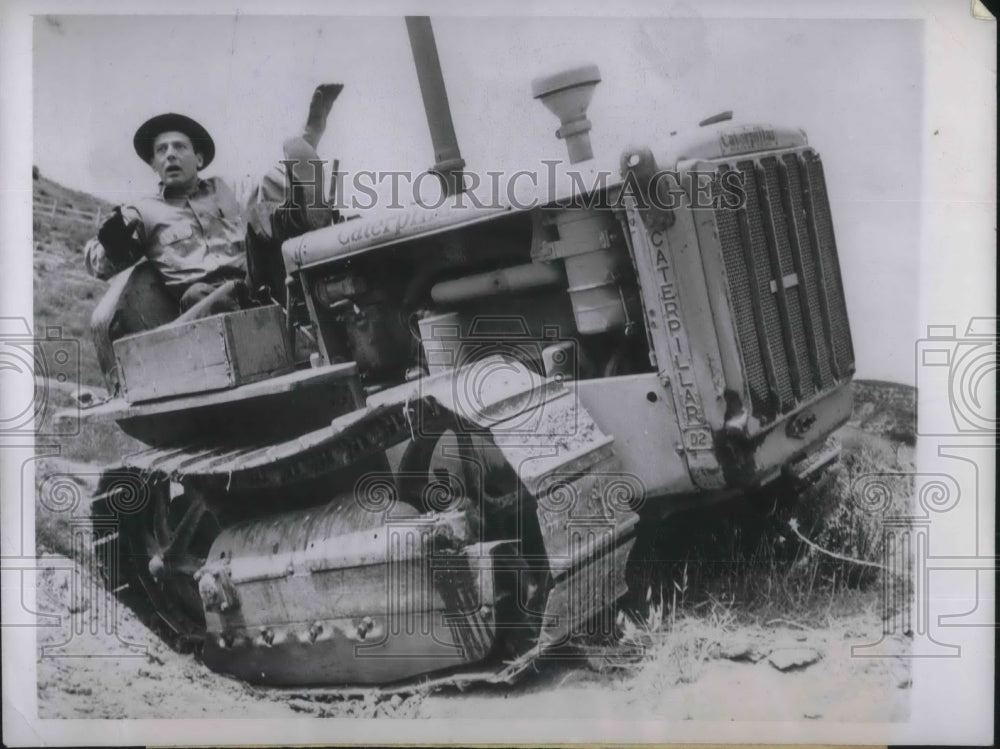 1944 Warner Brother Star Robert Shayne in Natl. Farm Safety Week. - Historic Images