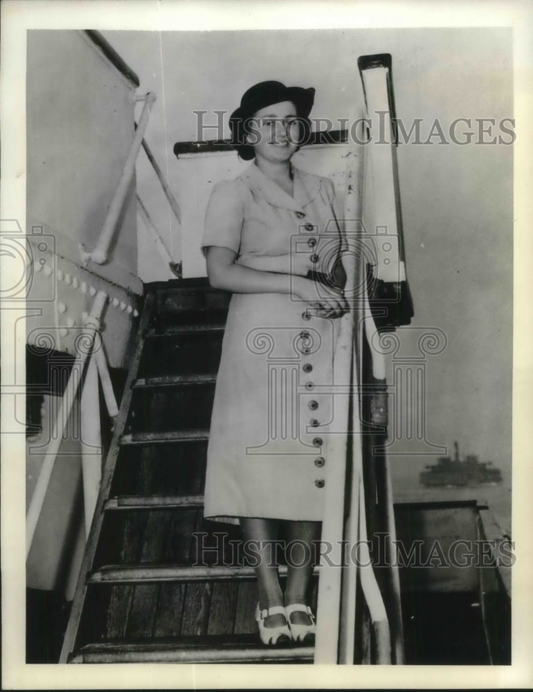 1938 Press Photo NYC, Elizabeth Greene arrives home from London - Historic Images