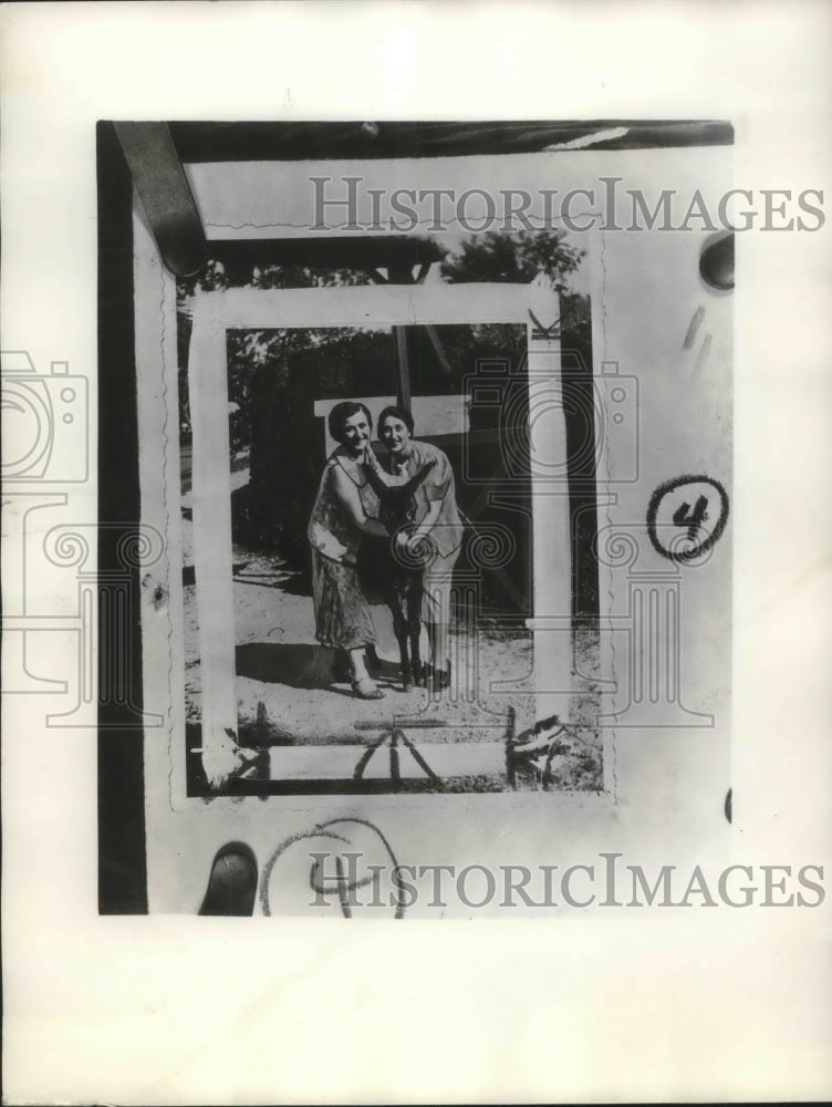 Press Photo Italian Opera SInger Lina Cavalieri with a woman - Historic Images