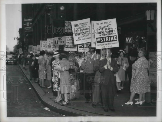 1947 Press Photo Pickets urged support of Remington Rand strike - Historic Images