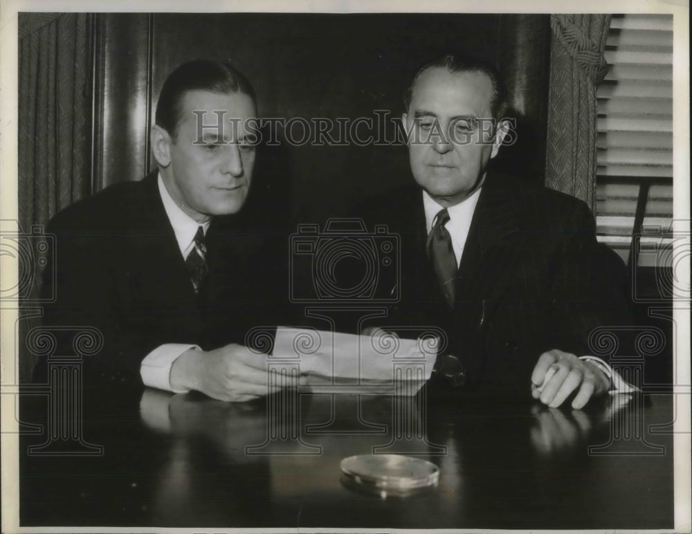 1943 Press Photo Firestone with Tramell inaugurates television series. - Historic Images