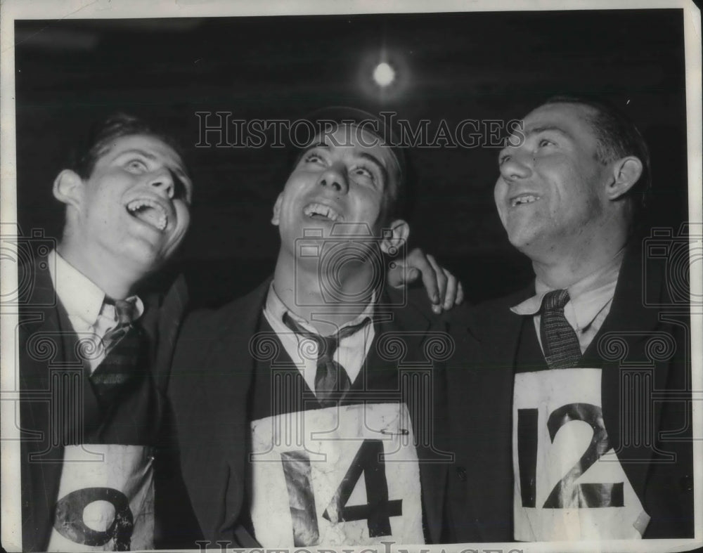 1929 Press Photo 3 men doing a look-up pose. - Historic Images