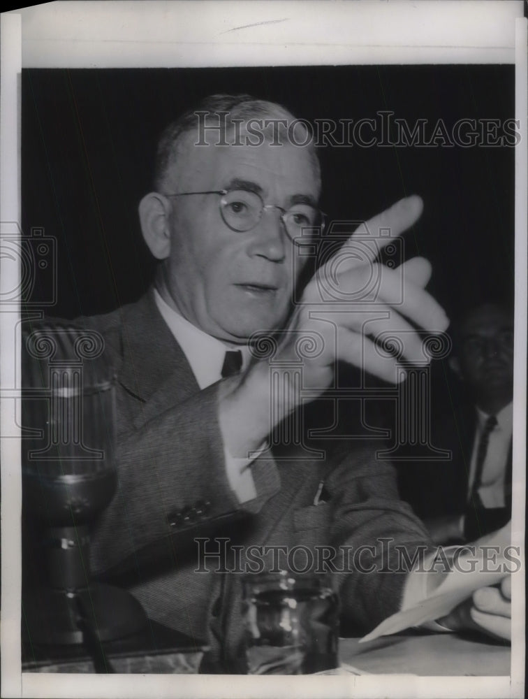 1946 Press Photo Contractor Elvind Anderson testifies before Senate Committee - Historic Images