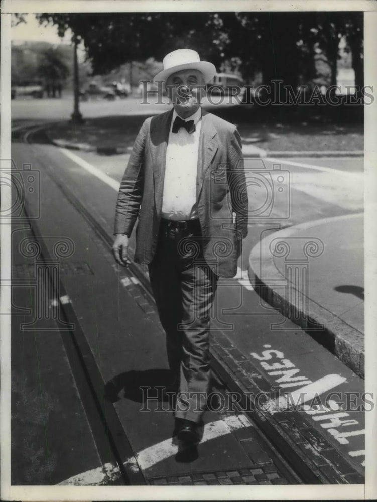 1930 Press Photo Sen. George Norris walks from Senate Office to the Capitol - Historic Images