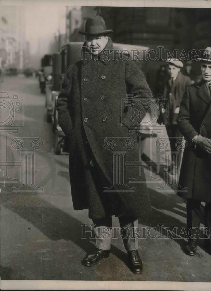 1924 Press Photo Anti-salon heaf qizzed in New York.-Historic Images