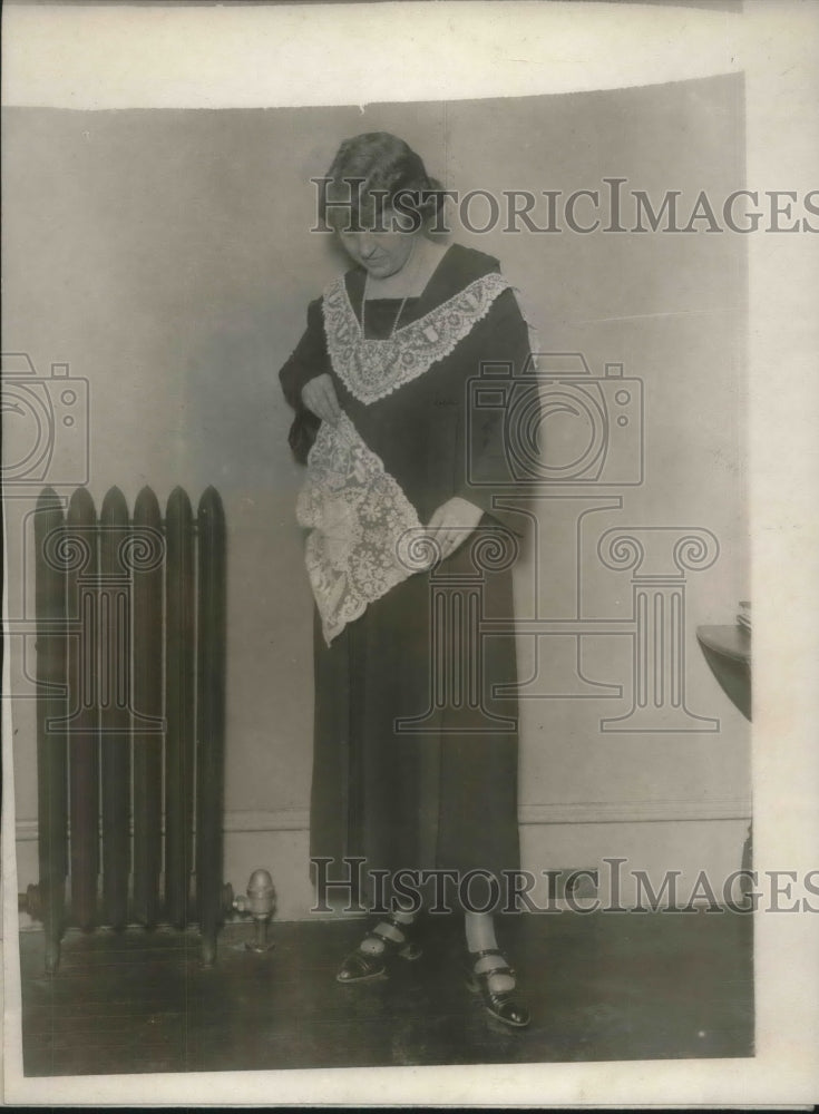 1923 Press Photo Miss J. Sharkley wearing lace collar. - Historic Images