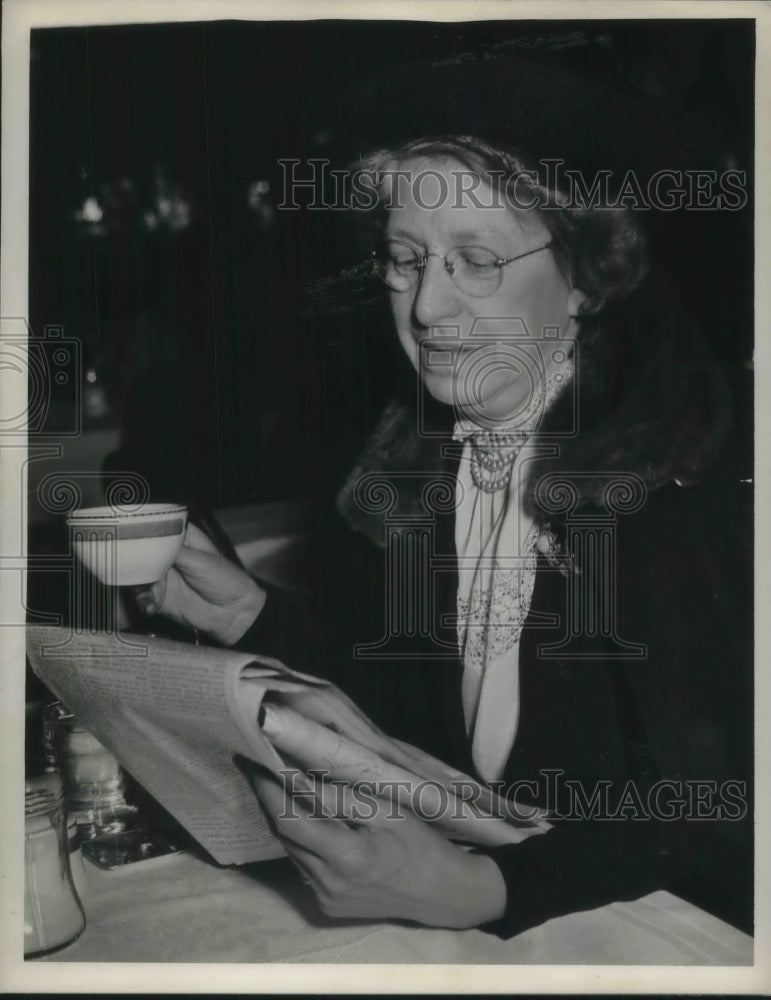 1948 Press Photo Miss Loretta Hall Hotel Fern Hall - Historic Images