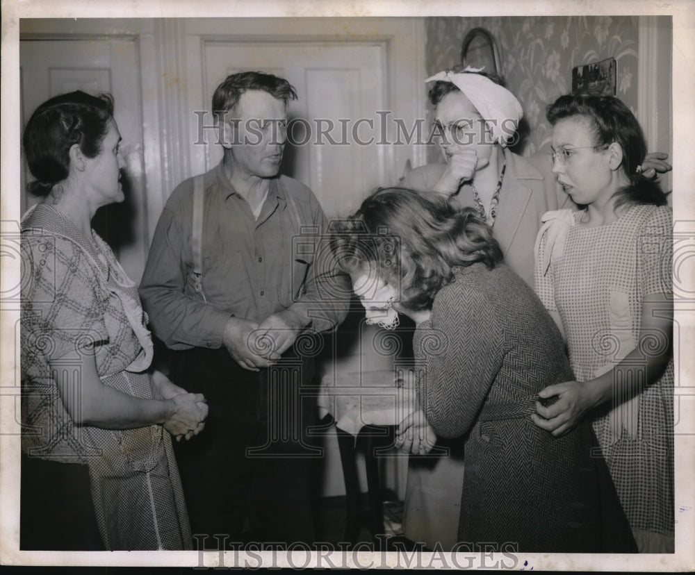 1947 Press Photo Imday City, MichMr &amp; Mrs Wm Smith,Mrs L Foz, Ella Smith - Historic Images