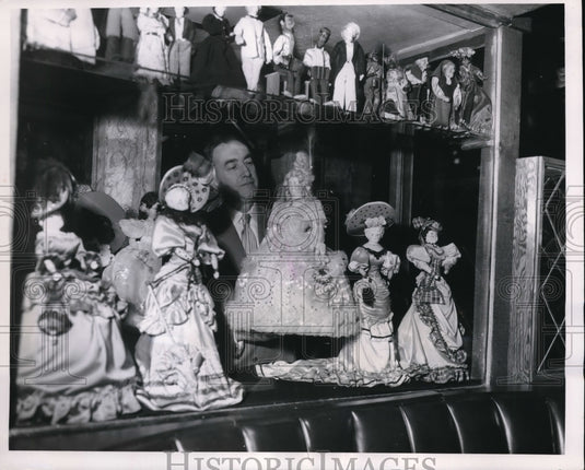1955 Press Photo John Omizzolo's Restaurant in San Francisco Collects Dolls - Historic Images