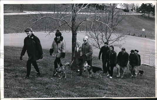 Press Photo Cleveland Hiking Club with dogs led by Maxine Jainshig - nec51600 - Historic Images