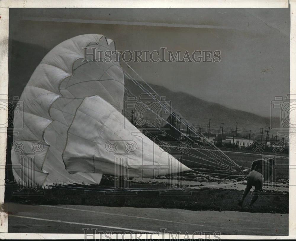 1941 Press Photo Dr. Christian Volf, Experimental Parachute Glendale, CA - Historic Images