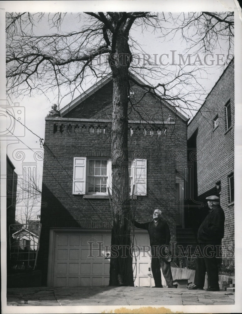 1960 Press Photo Joseph Ohmann and Leo Gissel Brecht - Historic Images