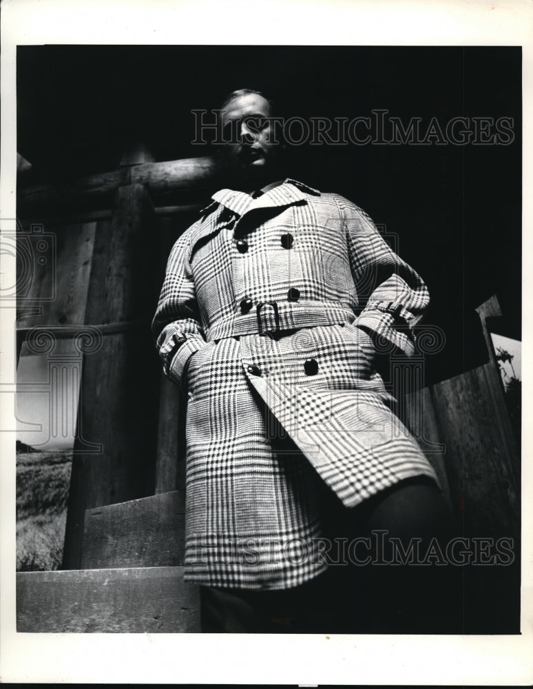 Press Photo Double-breasted belted waist and sleeves in virgin wool coat-Historic Images