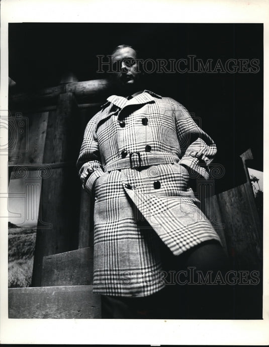Press Photo Double-breasted belted waist and sleeves in virgin wool coat-Historic Images