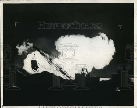 1938 Press Photo An oil well & flames before they were extingushed - Historic Images
