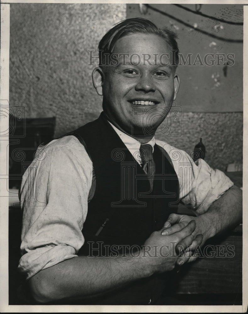 1930 Press Photo Mr Jim Donahue at his office - Historic Images