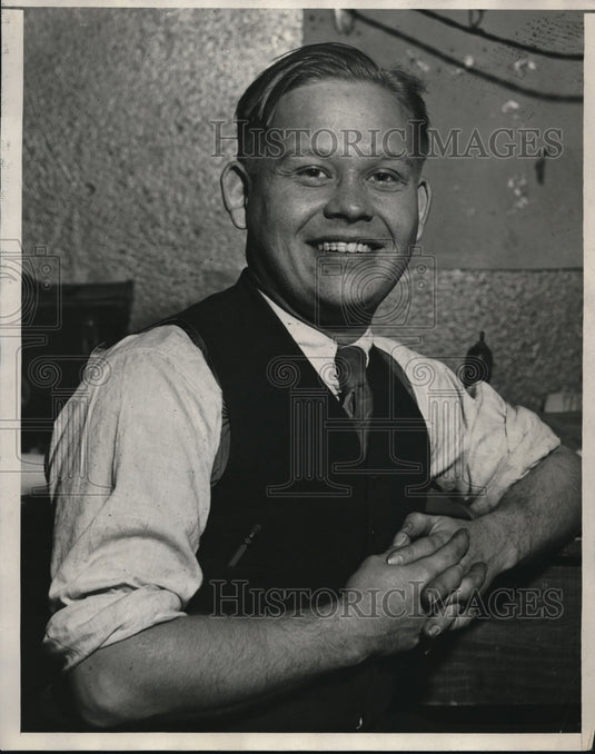 1930 Press Photo Mr Jim Donahue at his office - Historic Images