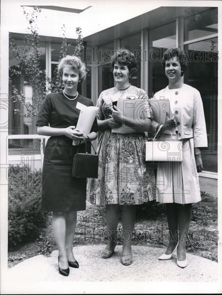 1962 Press Photo Christina Mihalik,Janice Krull,Joanne Kosmider in Cleveland,O - Historic Images