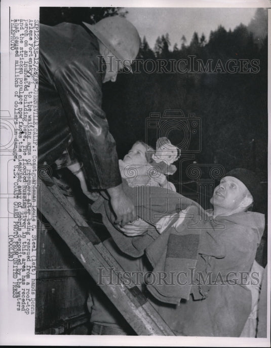 1955 Press Photo Coastguardsman Louis C Steel & Donna Fortensky Being Rescued - Historic Images