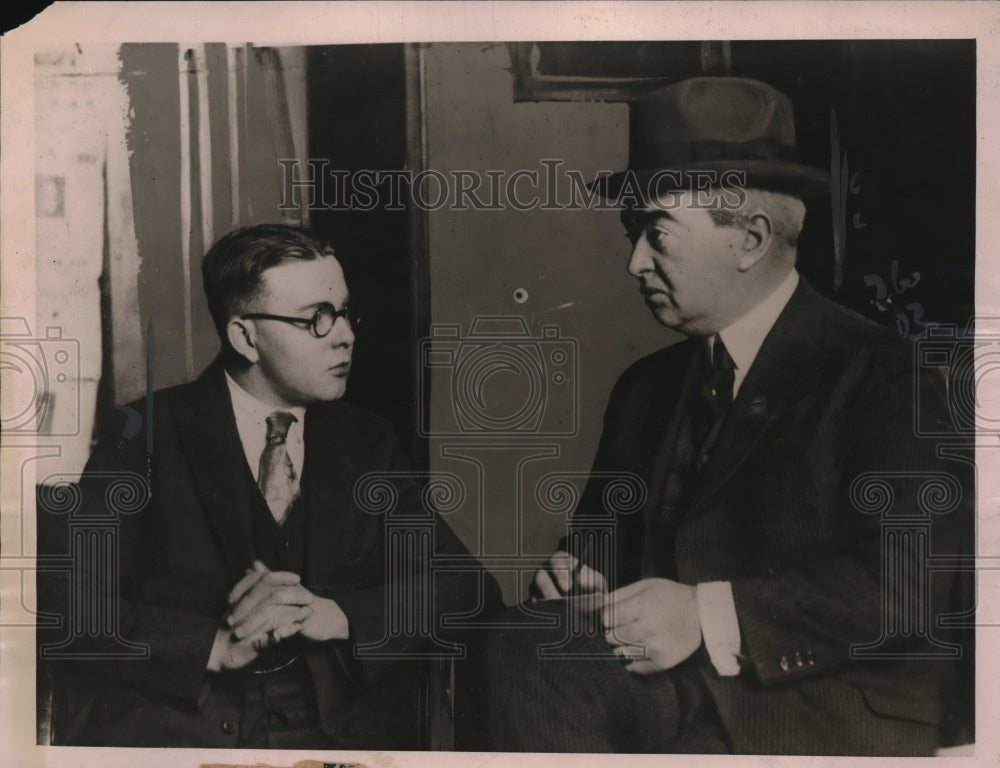 1923 Press Photo Stuart Summers confesses to embezzlement, Det Burke - Historic Images