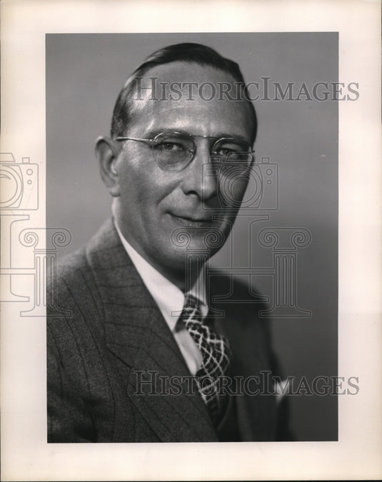 1954 Press Photo Walter J Cyr East North Central Sales Manager Yale And Towne - Historic Images