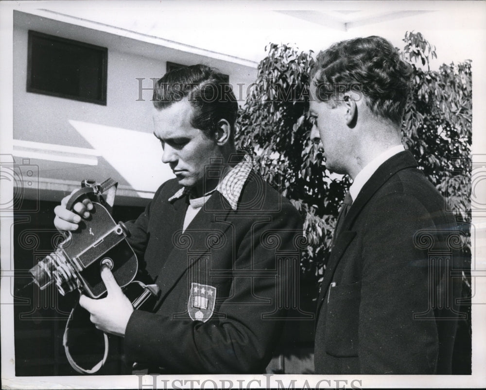 1956 Press Photo J.Harrop and S.Wignall captured by communist are now free - Historic Images