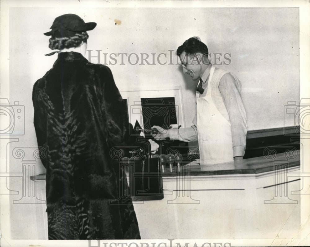 1937 Press Photo Memphis Store owner Clarence Saunders - Historic Images