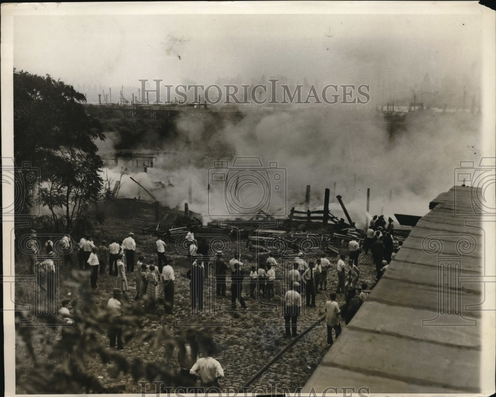 1930 Press Photo Fire gutted poultry storage due to explosion at Erie Railroad - Historic Images