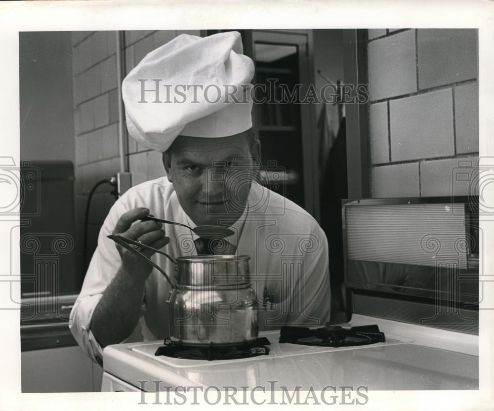 1961 Press Photo Chef For Producers Creamery Company Tastes Mushroom Soup - Historic Images